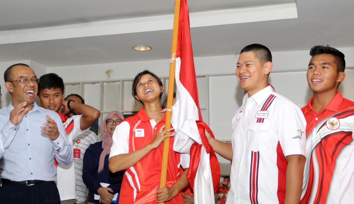  Suasana hangat dan ceria saat pelepasan atlet Olimpiade Rio 2016 di Kantor KOI, Jakarta, Rabu, (27/7/2016). (Bola.com/Nicklas Hanoatubun)