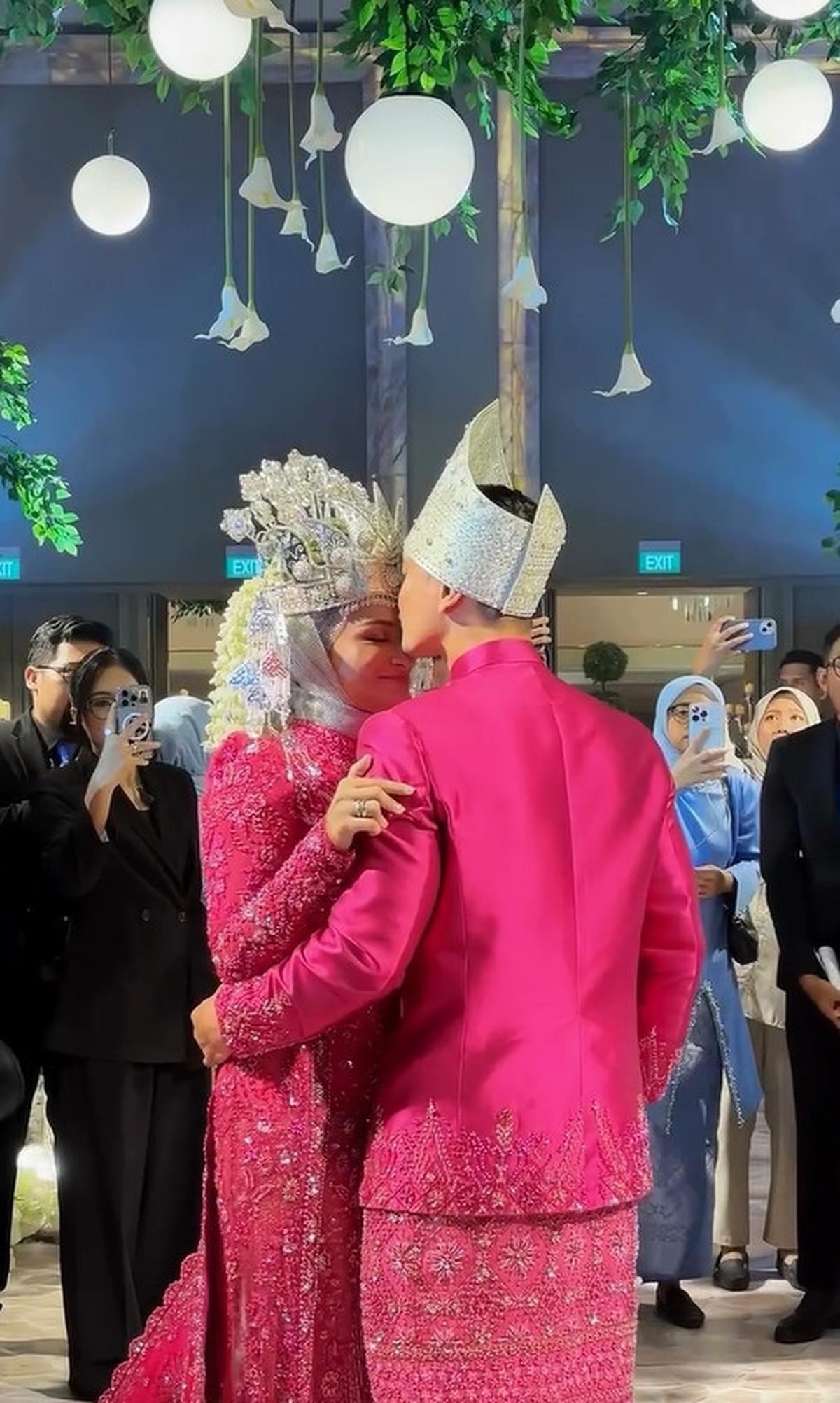 Potret First Dance Zumi Zola dan Putri Zulhas di Resepsi Pernikahan, Cium Kening Mesra - Romantis dan Bucin Abis