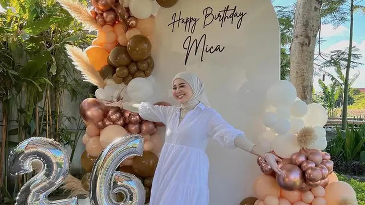 7 Model Gamis dan Setelan Hijab ala Kesha Ratuliu, Gaya Menawan untuk Ibu Muda