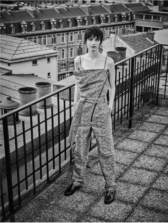 Ia juga berhasil hadirkan jumpsuit songket yang edgy. [Foto: Instagram/ Didit Hadiprasetya]