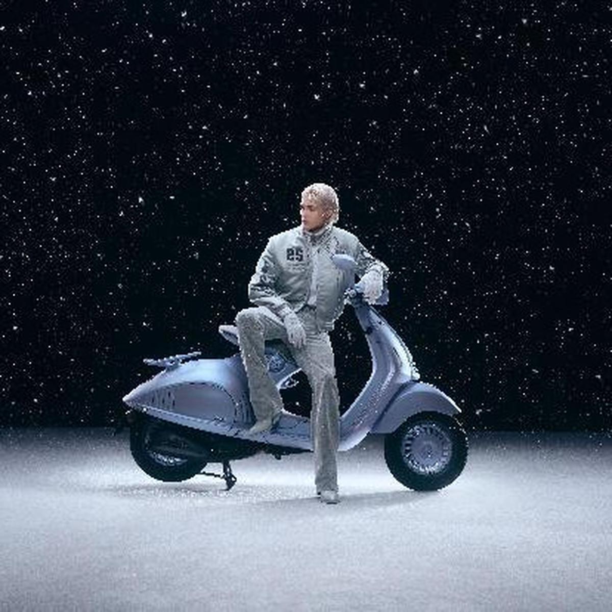 Vespa 946 Snake