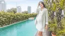 Walaupun tengah hamil besar, gaya fashion Anissa Aziza tetap tampil modis tetapi tetap simpel. Banyak komentar netizen yang terpukau dengan bumil satu ini karena mampu selalu tampil segar. (Liputan6.com/Instagram/@anissaaziza)