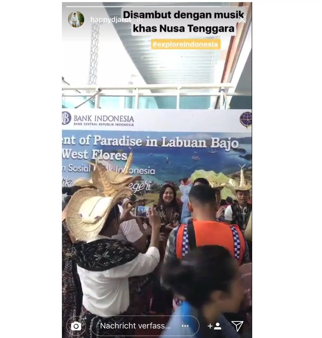 Happy Farida Djarot mengunjungi Labuan Bajo, Nusa Tenggara Timur, saat Anies-Sandi dilantik menjadi Gubernur dan Wakil Gubernur DKI Jakarta. (Instagram/happydjarot)