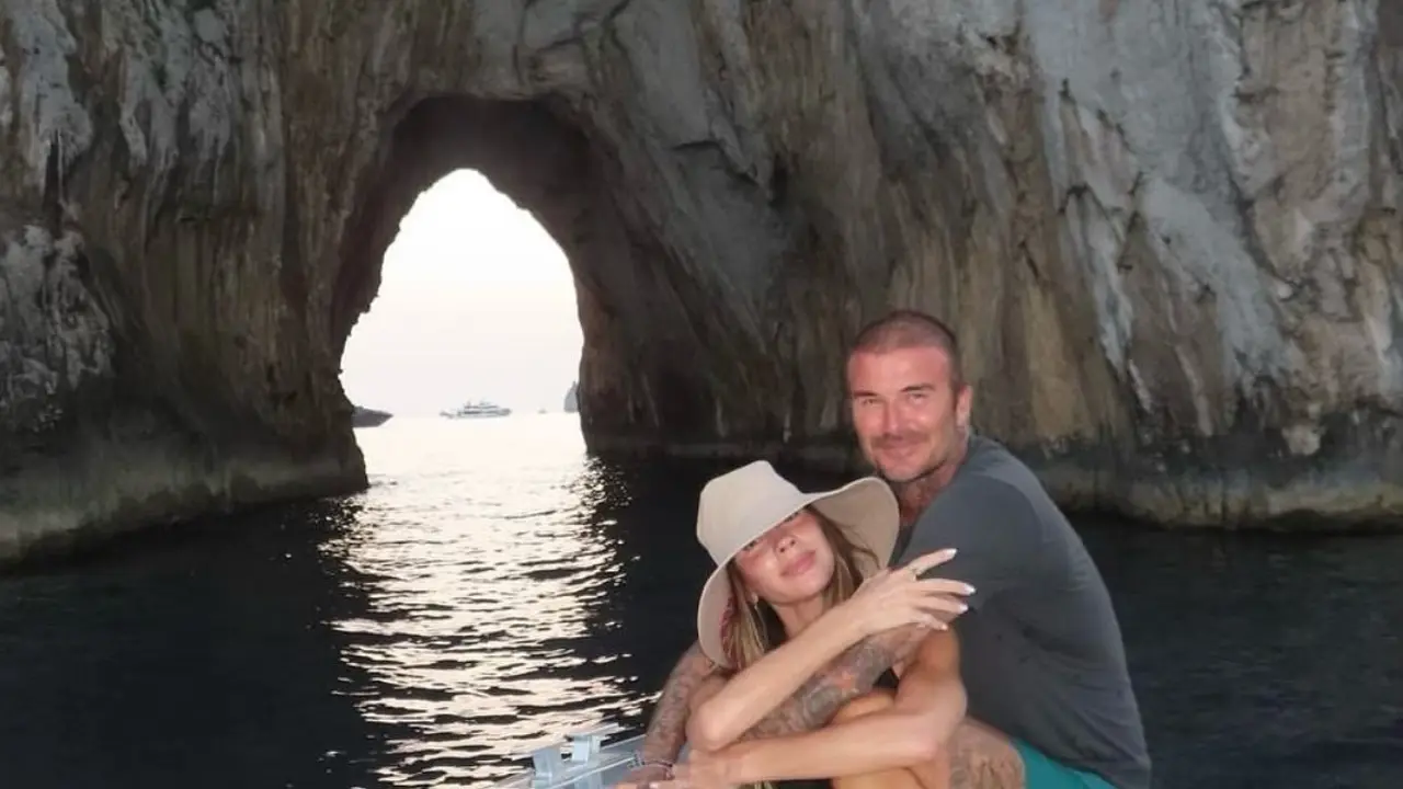 Tampilan Victoria Beckham saat Liburan Naik Kapal Rp315 miliar Bersama Keluarga. [@victoriabeckham]