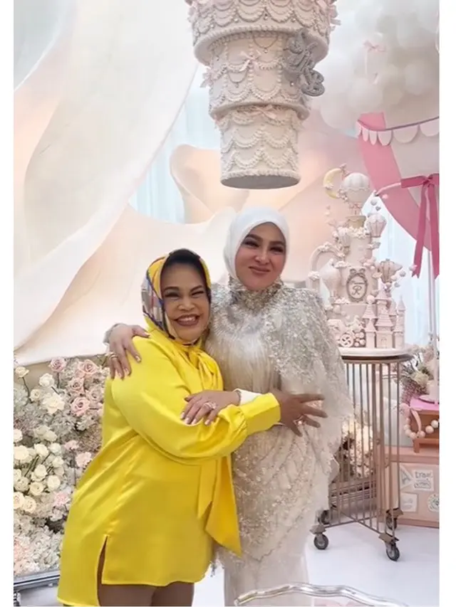 9 Potret Tamu Artis di Birthday Party Syahrini ke-45, Digelar Privat dan Mewah