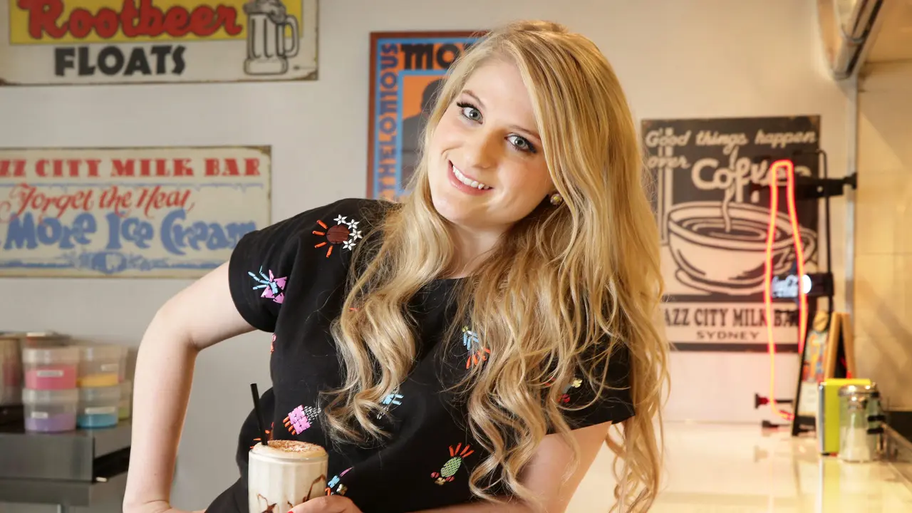 Mengintip 3 Gaya Busana Serba Hitam ala Meghan Trainor
