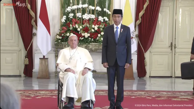 Paus Fransiskus bersama Presiden Joko Widodo (Jokowi) di Istana Merdeka Jakarta, Rabu (4/9/2024).