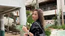 <p>Bukan hanya aktingnya saja yang menjadi perhatian, akan tetapi Rheina juga diketahui sebagai asisten pribadi Hotman Paris. (FOTO: instagram.com/rheinabs)</p>