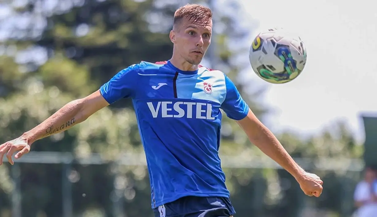 Hanya setengah musim membela Southampton yang akhirnya terdegradasi ke Championship, Mislav Orsic hijrah ke Trabzonspor pada awal musim 2023/2024. Klub Turki tersebut mengontraknya selama dua tahun hingga 30 Juni 2025 dengan biaya hanya 2,4 juta euro. (trabzonspor.org.tr/en)