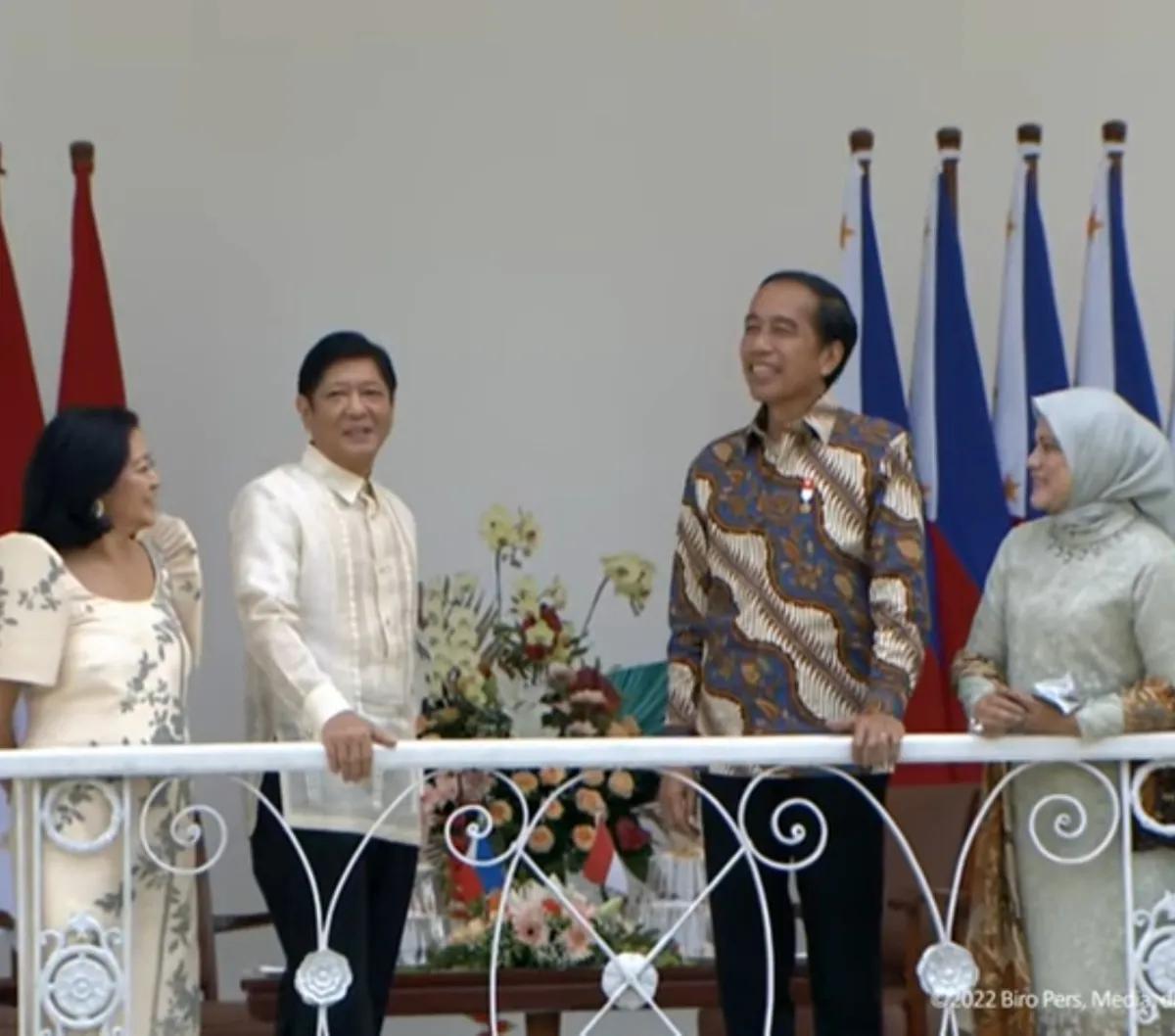 "Pengembangan energi baru terbarukan terutama energi surya, air, angin, panas bumi, dan arus laut, serta pengembangan biodiesel, bioethanol, dan bioaftur juga makin luas," tuturnya.&nbsp;