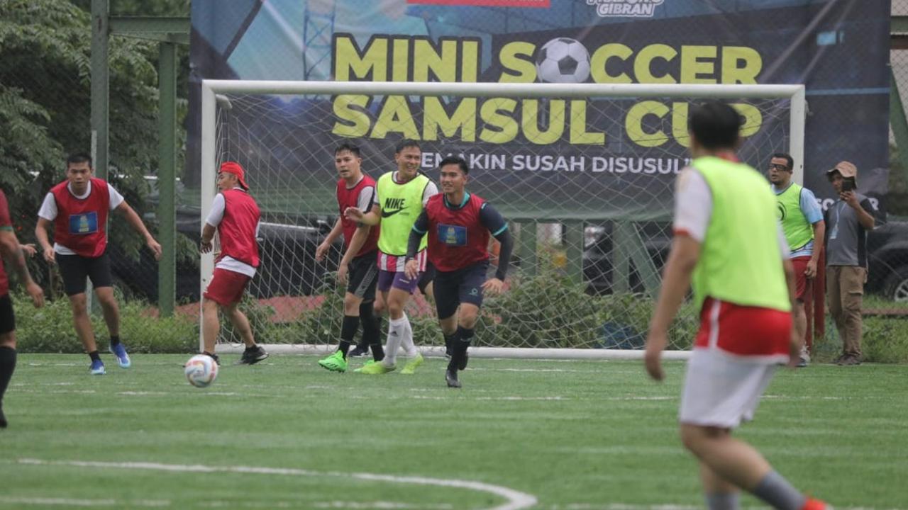 Ketua Umum Partai Solidaritas Indonesia (PSI) Kaesang Pangarep tampil bermain dalam turnamen Mini Soccer Semakin Susah Disusul (Samsul) Cup di kawasan Kuningan, Jakarta, Kamis (4/1/2023).