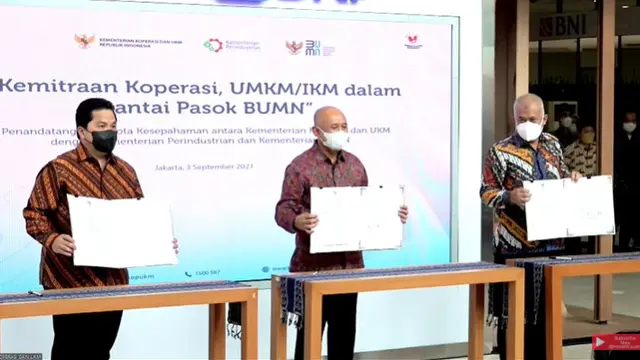 Kementerian Koperasi dan UKM, Kementerian Perindustrian, dan Kementerian BUMN, melakukan penandatanganan kesepakatan tentang Kemitraan Koperasi, UMKM/IKM dalam Rantai Pasok BUMN