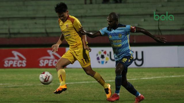 Sriwijaya FC, Bobby Satria, Persewar, Victor Pae