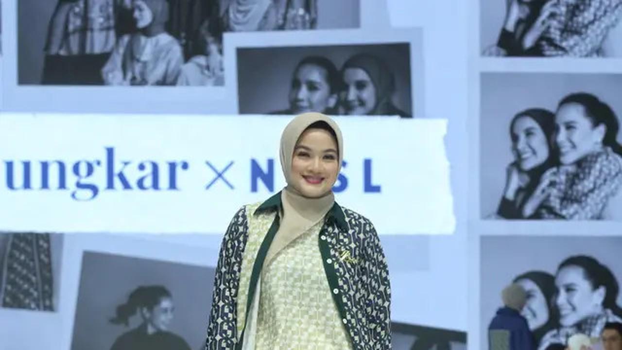 8 Gaya Kompak Geng Cendol Kenakan Pakaian Kolaborasi Brand Zaskia Sungkar dan Nagita Slavina di JFW 2025, Titi Kamal Cantik Berhijab