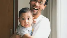 Suami Dewi Lestari atau Dee Lestari, Reza Gunawan, meninggal dunia setelah berjuang melawan strok selama berminggu-minggu. Ia tutup usia pada 6 September 2022. Sejumlah selebritas yang pernah ditolong almarhum melayangkan dukacita dan doa. Salah satunya, Andien. Ia berbagi foto dan video kenangan di akun Instagram terverifikasi pada hari yang sama. (Foto: Dok. Instagram @andienaisyah)