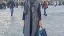 Kunjungan Zaskia Sungkar ke London kali ini tak hanya sekedar liburan, ia memamerkan karyanya di ajang Fashion Show London Collection. (via instagram/@zaskiasungkar15)
