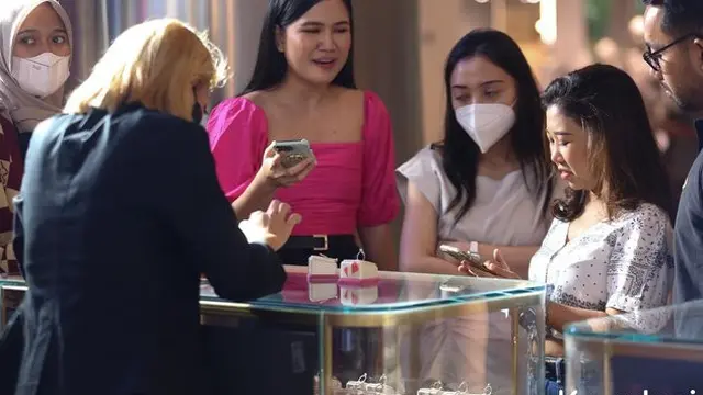 Kiky Saputri Berburu Cincin Bareng Kekasih