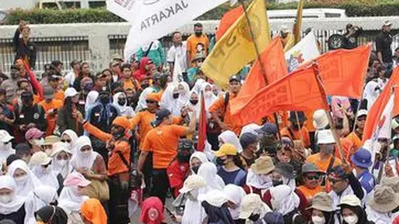 Presiden KSPI, Said Iqbal menyatakan, tuntutan kenaikan upah buruh sebesar 15 persen adalah hal yang wajar. Said ingin kenaikan gaji tidak hanya dinikmati golongan PNS semata sebagai bentuk keadilan.