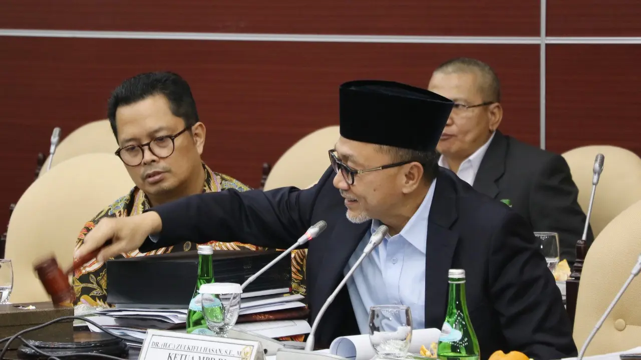 Pimpinan MPR RI dan Pimpinan Fraksi-Fraksi dan Kelompok Anggota DPD di MPR menggelar Rapat Gabungan di Ruang GBHN Gedung Nusantara V MPR/DPR/DPD RI, Senin (23/9/2019).