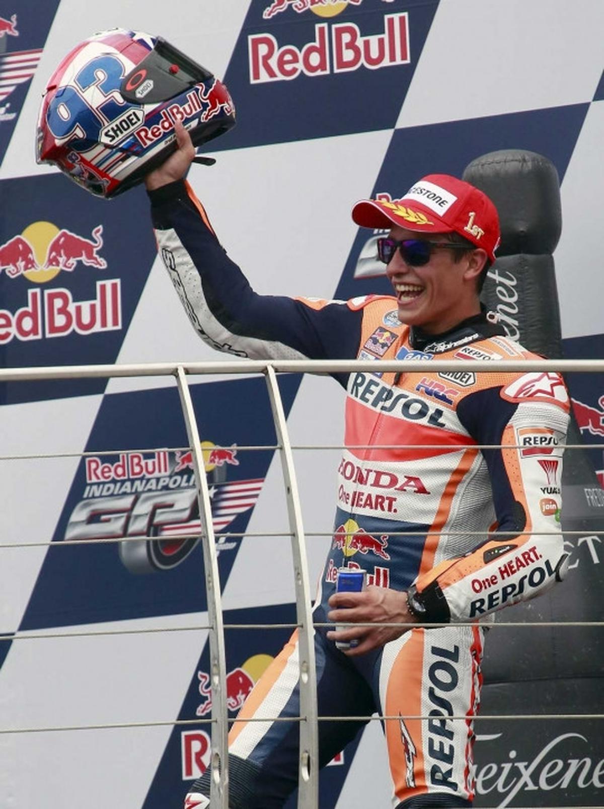 Gaya Marc Marquez rayakan juara MotoGP Indianapolis di podium
