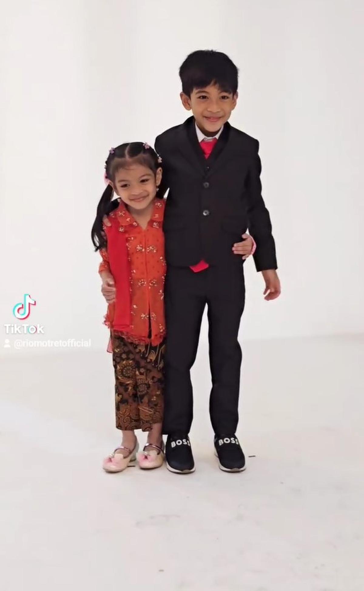 8 Potret Behind The Scene Photoshoot Jan Ethes dan Lembah yang Imut Ceria, Dipuji Fotogenic