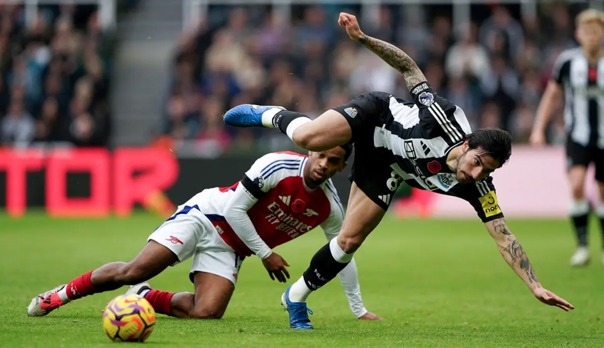 Hasil ini membuat Newcastle menempati posisi sembilan klasemen sementara Premier League dengan 15 poin. Sementara Arsenal turun ke peringkat empat dengan 18 angka. (Owen Humphreys/PA via AP)