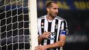 <p>Giorgio Chiellini. Bek tengah Italia berusia 37 tahun ini didatangkan Juventus dari Livorno pada awal musim 2005/2006. Ia menjabat kapten utama Bianconeri sejak awal musim 2018/2019 usai kepergian Gianluigi Buffon. Musim ini ia baru bermain dalam 13 laga di semua ajang. (AFP/Marco Bertorello)</p>