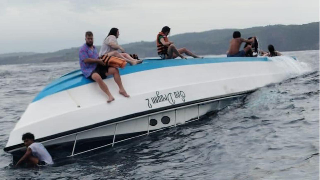 Detik-Detik Ombak Besar Hantam & Rusak Mesin Boat Snorkeling Bawa Turis Terbalik di Nusa Penida, 1 Tewas