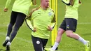 Gelandang Manchester City Kevin De Bruyne mengikuti sesi latihan jelang menghadapi Atalanta pada laga Grup C Liga Champions di City Football Academy, Manchester, Inggris, Selasa (5/11/2019). (Paul ELLIS/AFP)