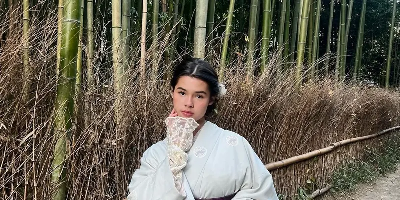 Maria Theodore Pakai Kimono
