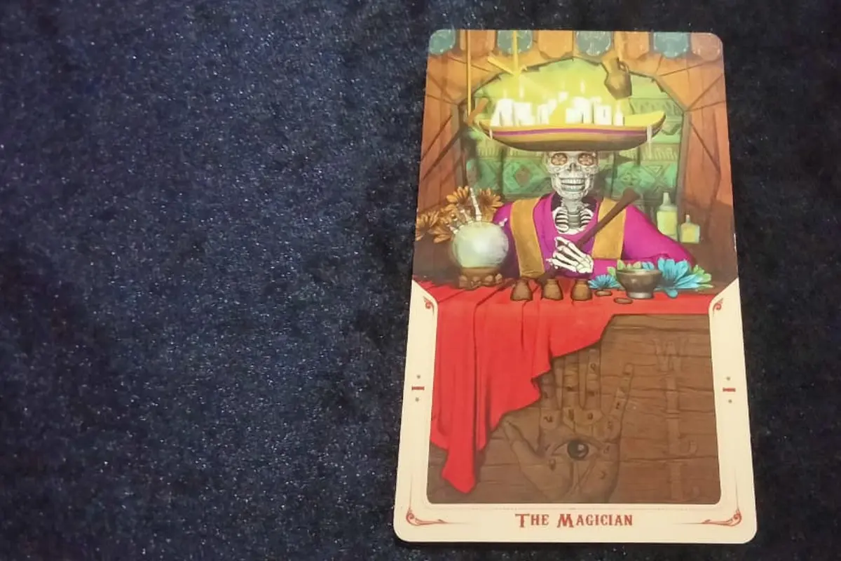 The Magician, kartu tarot yang terbuka.
