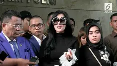 Saat mendatangi Bareskrim Polri kemarin, penyanyi Syahrini mengumbar janji bagi korban first travel. Apa isi janjinya?