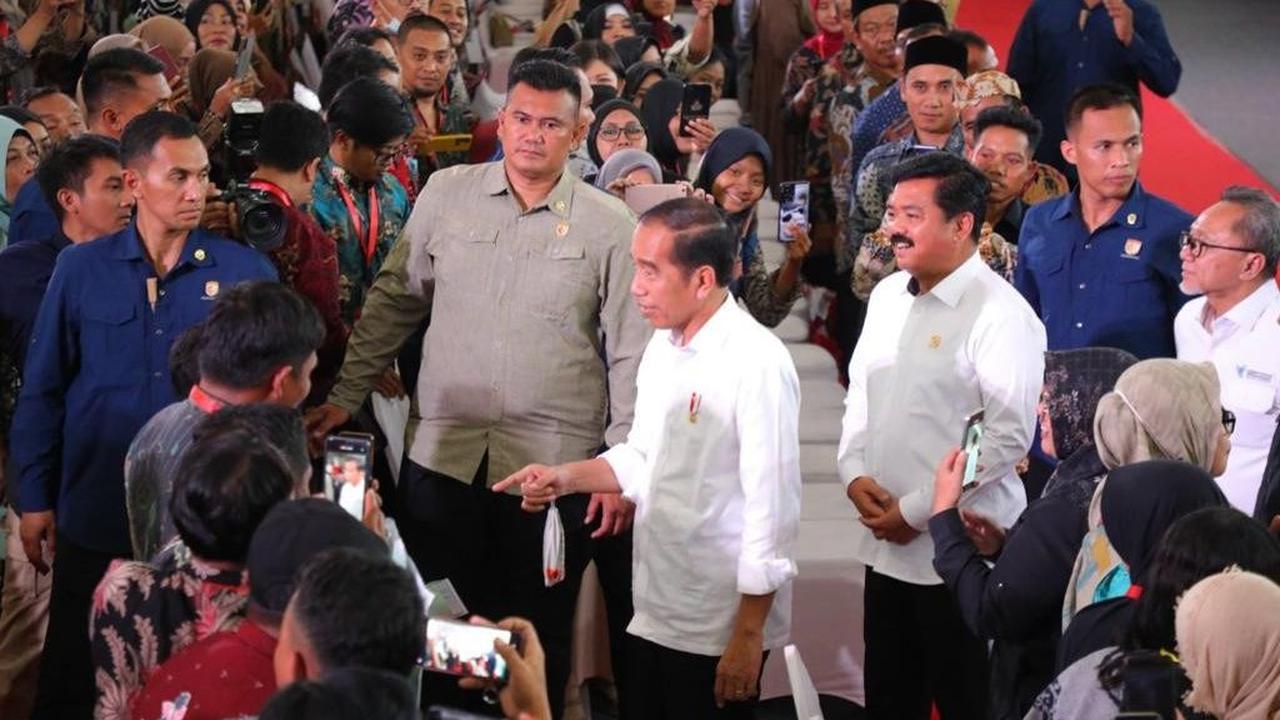 "Ya saya kira Pak Menko Polhukam kita tahu beliau dulu Panglima (TNI), saya kira untuk mengatasi hal yang berkaitan politik, hukum, dan keamanan sangat sangat siap,"&nbsp;<br>