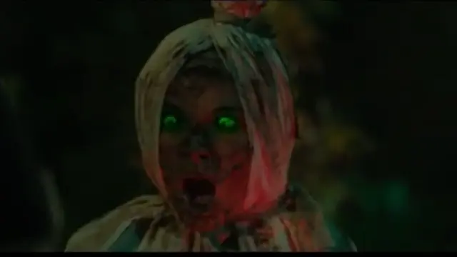 Acha Septriasa berperan menjadi pocong di Film Mumun