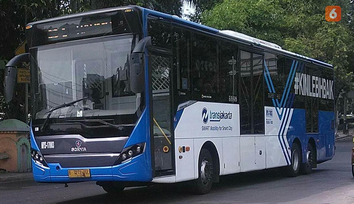 Transjakarta rupanya juga menggunakan sasis berlogo "griffin melet", siapa lagi kalau bukan Scania. Salah satunya adalah Scania K 310 IB. Sasis ini dibekali dengan mesin DC09 115 yang sanggup menghasilkan tenaga hingga 310Hp dengan torsi mencapai 1.550Nm.
