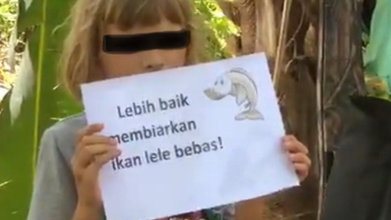 Lagi Asyik Mancing di Empang, Sekelompok Pemuda Ini Didatangi Aktivis Lele