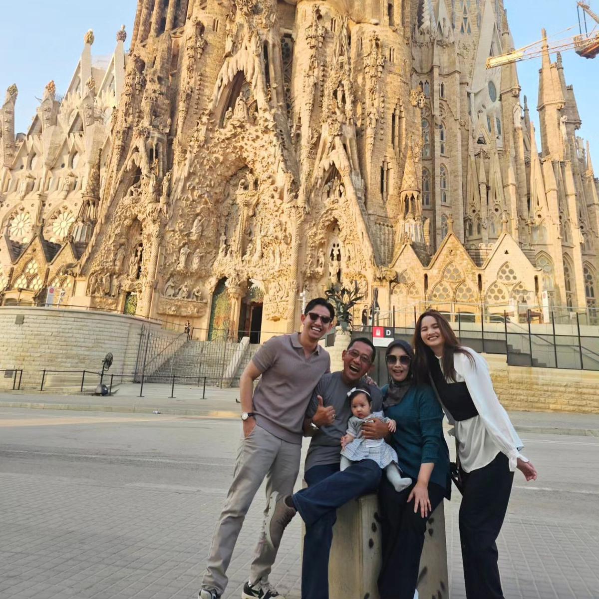 Potret Baby Launa di Barcelona, Spanyol