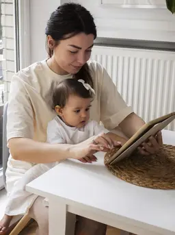 Gaya parenting yang fokus untuk merespons dengan cepat dan tepat terhadap kebutuhan anak. (Foto/Dok: freepik.com