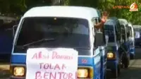 [VIDEO] Penghasilan Berkurang, Sopir Angkot Demo Tukang Becak