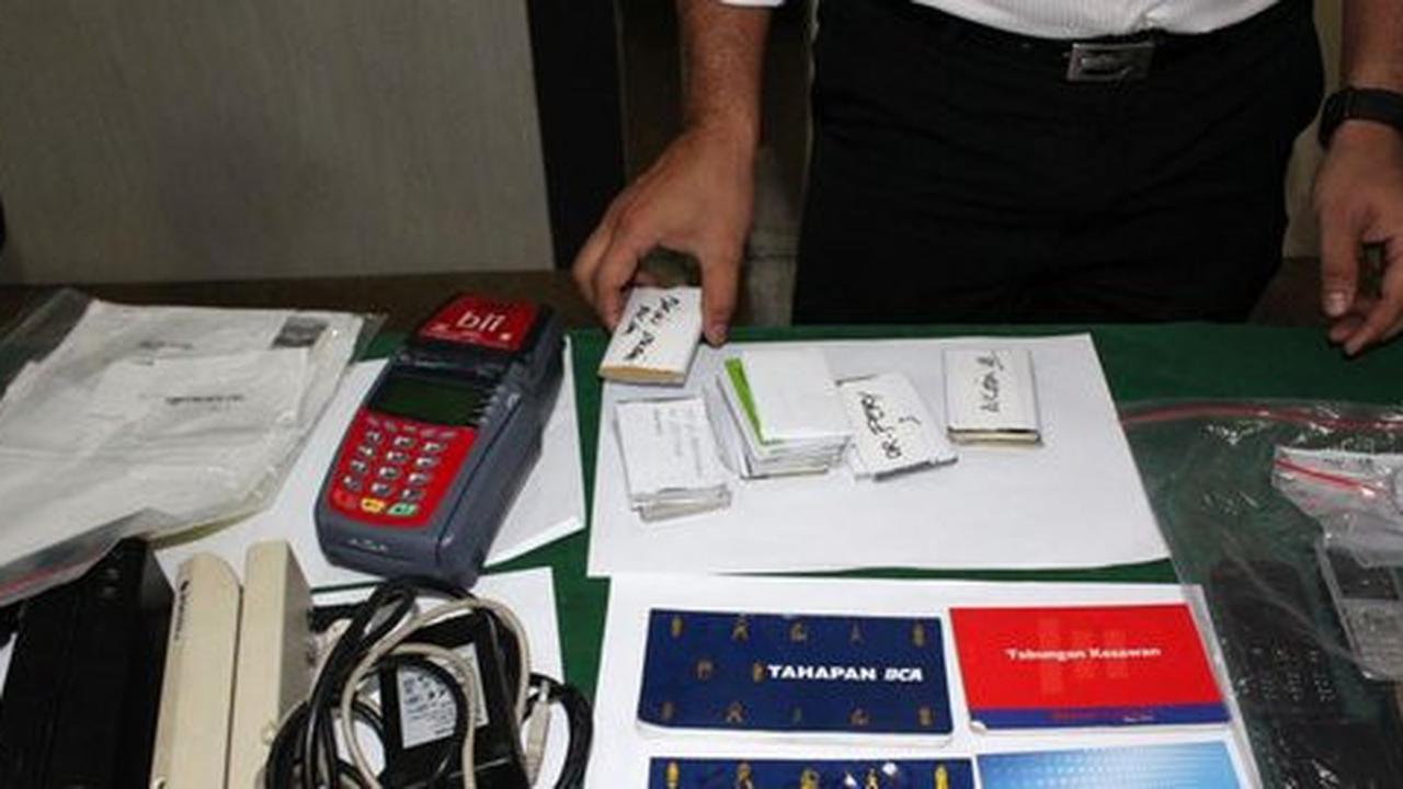 Penangkapan pencuri handal kartu kredit dan debit
