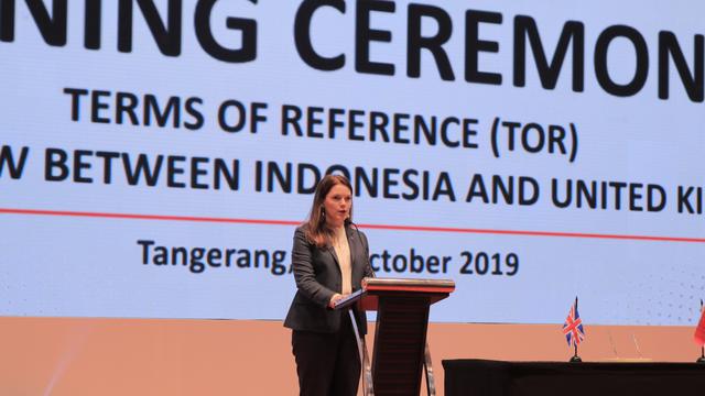 Komisaris Perdagangan Inggris untuk Asia Pasifik, Natalie Black Memberi Sambutan dalam Penandatanganan Terms of Reference (TOR) untuk Trade Review RI-Inggris di ICE BSD pada Rabu (16/10/2019) (Liputan6.com/Hugo Dimas)