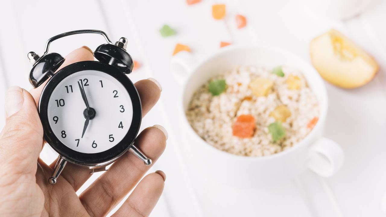 intermittent fasting yaitu metode pengaturan pola makan dengan cara berpuasa dalam jangka waktu tertentu