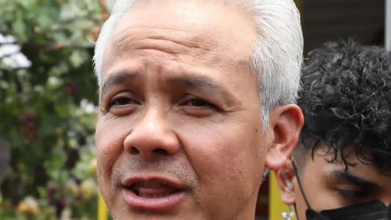 Respons Ganjar Tiba-Tiba 'Ditodong' Pertanyaan Dua Remaja Cirebon soal Penutupan TikTok Shop
