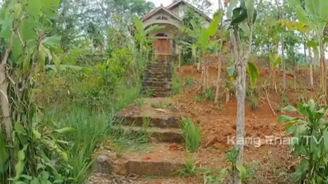 Potret rumah kosong yang diduga milik Isye Sumarni (Sumber: TikTok/kangenan79)