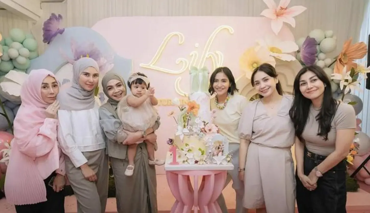 Nagita tampak sederhana kenakan one set attire dengan nuansa khaki.  [Foto: Instagram/ Raffinagita]