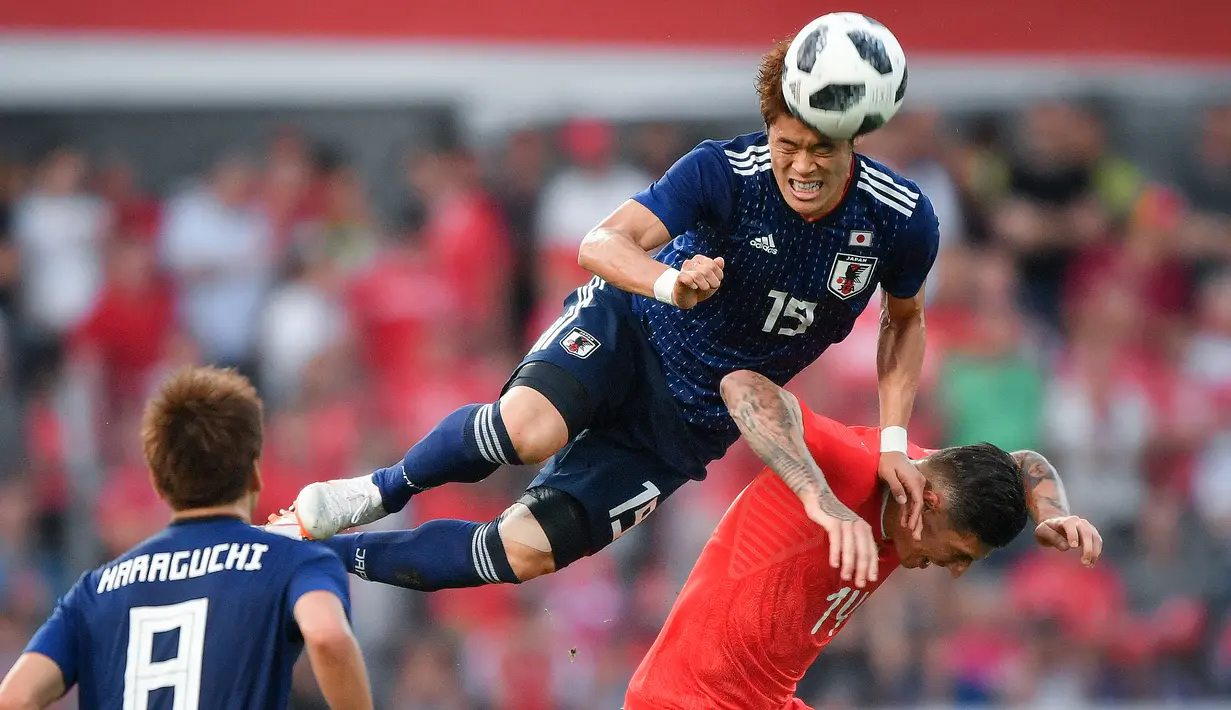 Hiroki Sakai. Bek kanan Jepang berusia 31 tahun ini total telah memperkuat Tim Samurai Biru sebanyak 65 laga sejak 2012 dengan torehan 1 gol. Saat ini ia baru dikontrak Urawa Reds setelah 5 musim berseragam Marseille. (Foto: AFP/Fabrice Coffrini)
