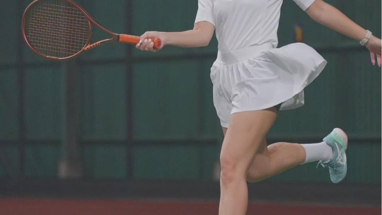 5 Potret Wulan Guritno Main Tenis Rahasia Body Goals yang Bikin Netizen Kagum