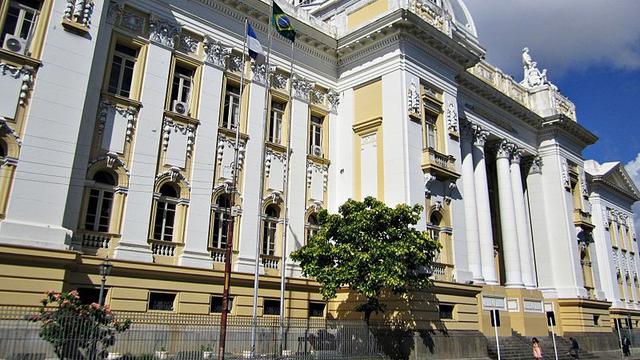 ilustrasi gedung pengadilan di Brasil