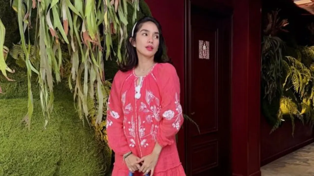 Aura muda ussy sulistiawaty yang tak luntur. (credit:instagram.com/ussypratama)