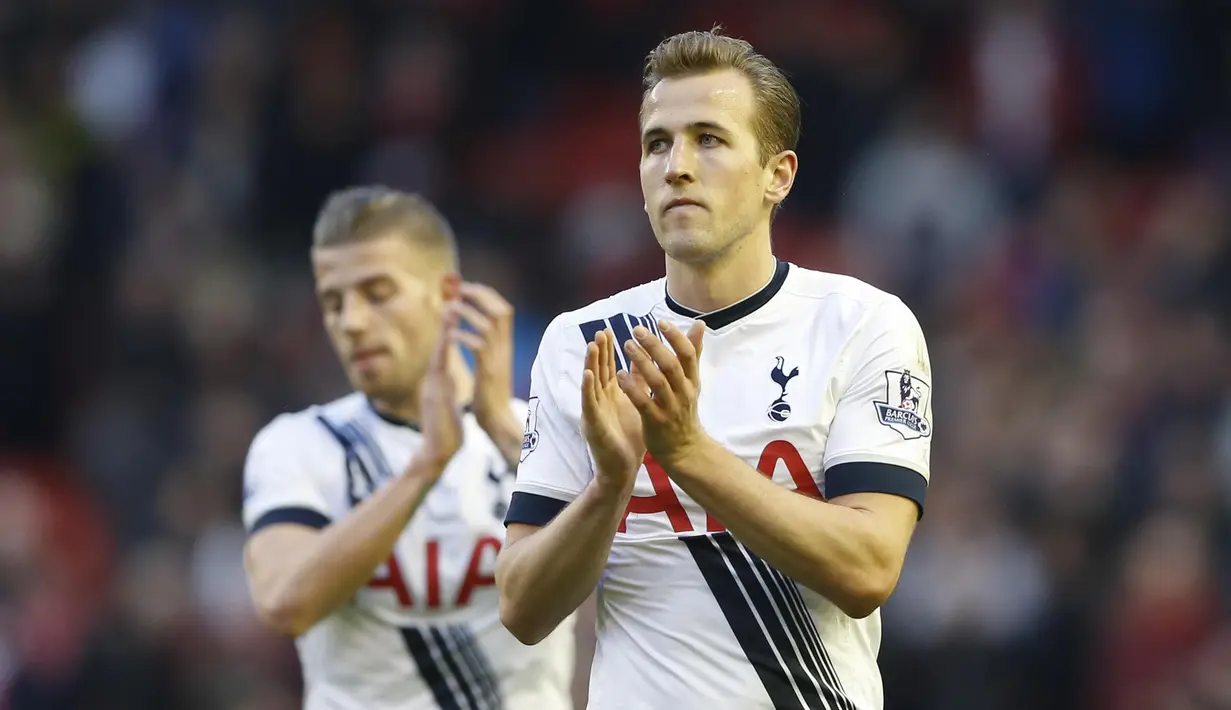 Pemain Tottenham Hotspur, Harry Kane, mencetak gol penyama kedudukan saat timnya menahan imbang Liverpool 1-1 pada lanjutan Liga Inggris di Stadion Anfield, Liverpool, Minggu (3/4/2016) dini hari WIB. (Action Images via Reuters/Carl Recine)